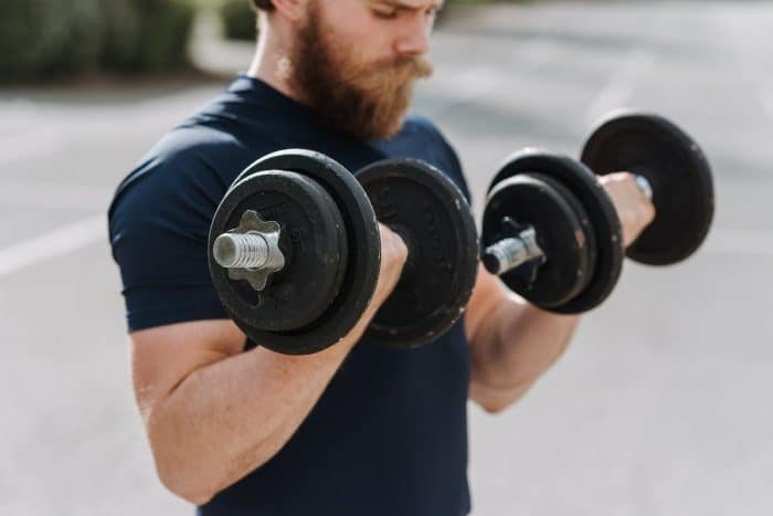 Comment optimiser l’entraînement des biceps pour des résultats visibles ?